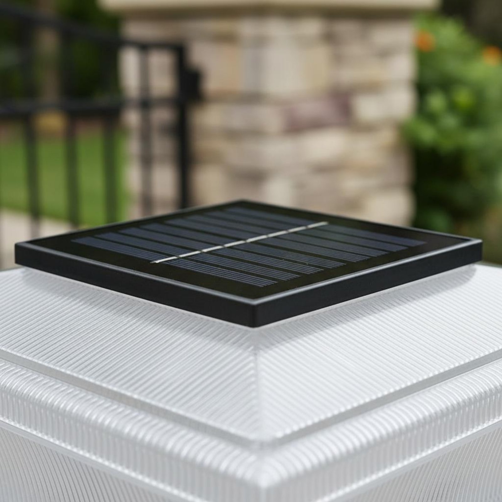Bezprzewodowa kwadratowa lampa – Solar Lamp recenzja i cena